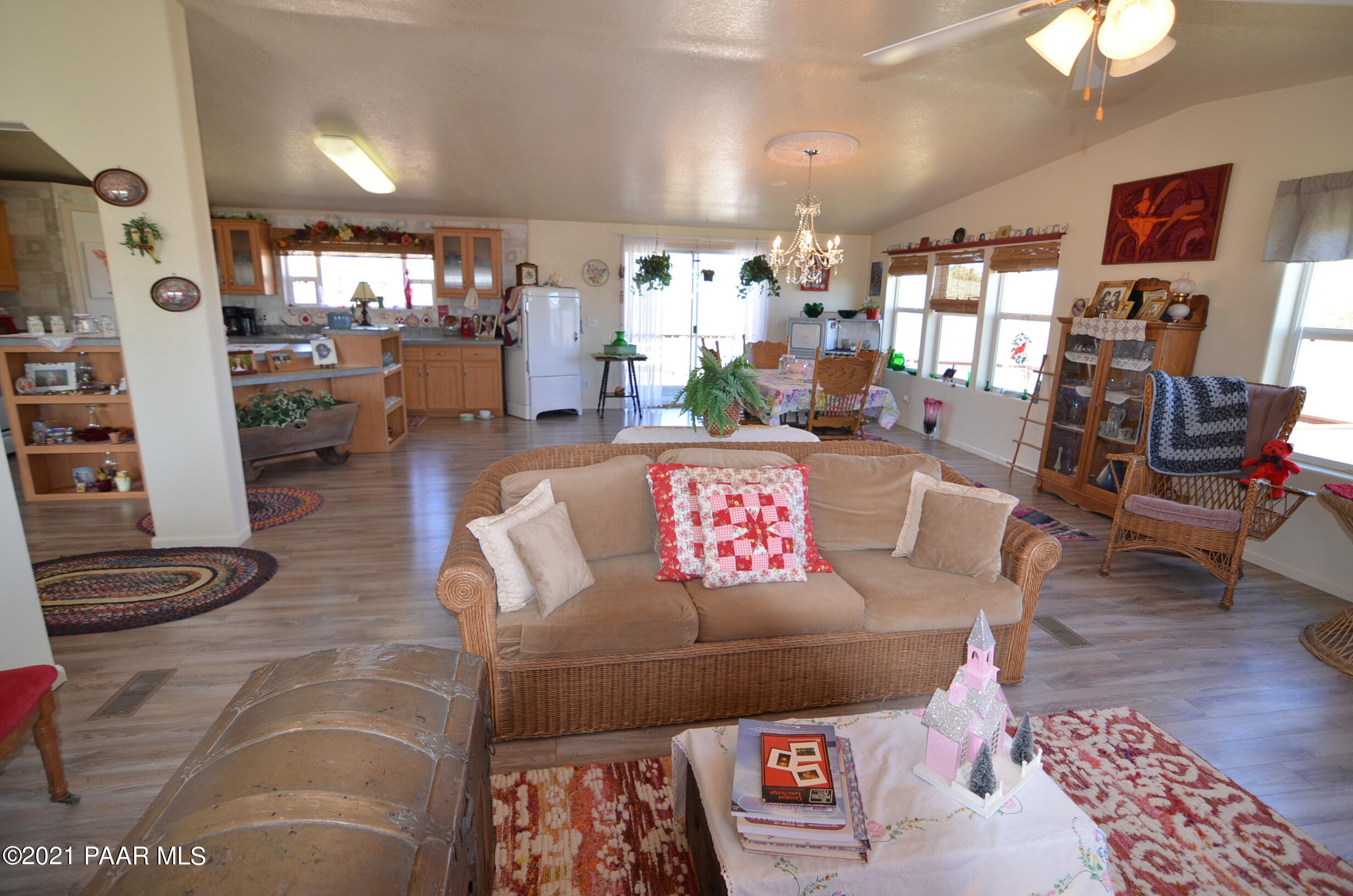 1400 Kings Court Road Paulden, AZ 86334 - Photo 5 of 48 greatroom from family