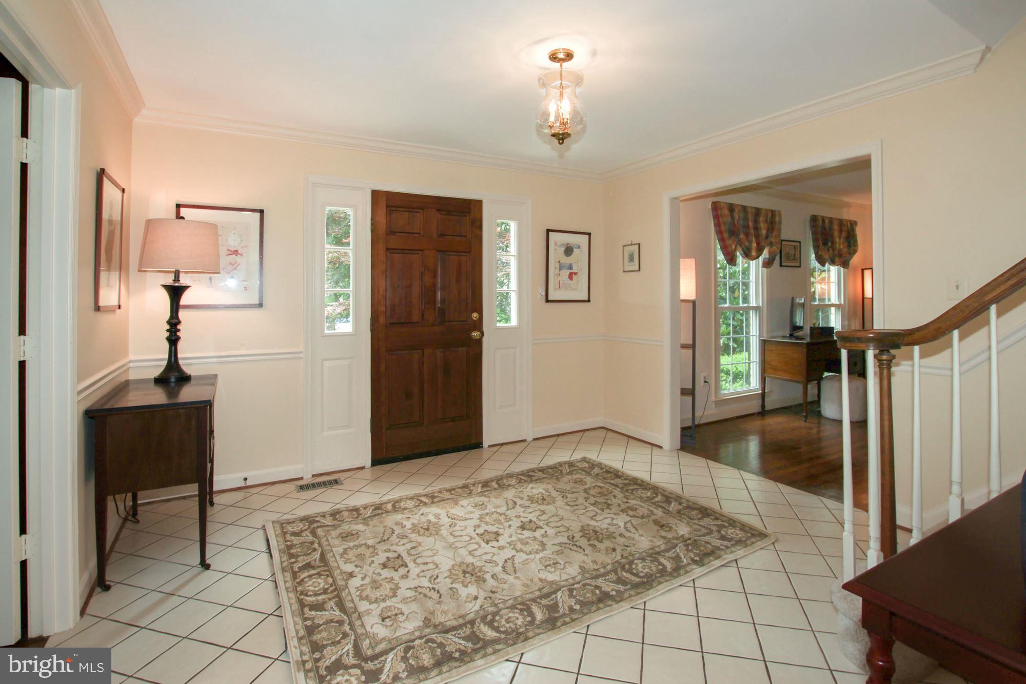 15309 Watergate Road Silver Spring, MD 20905 - Photo 3 of 43 Welcoming spacious foyer