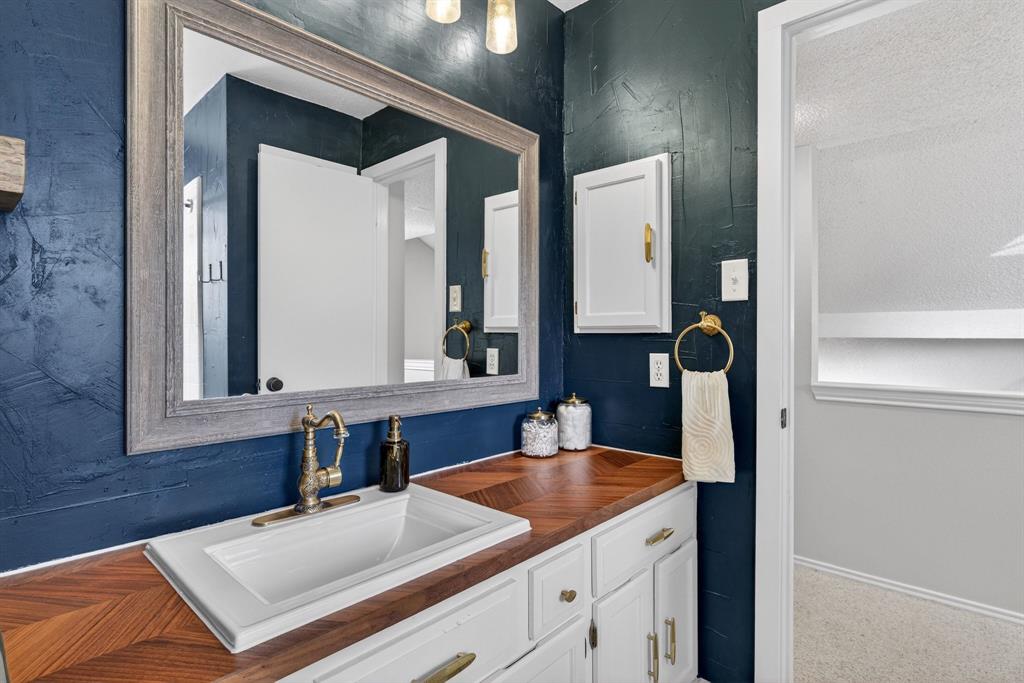 2941 Hunters Point Lane Carrollton, TX 75007 - Photo 29 of 40 a bathroom with a sink and a mirror