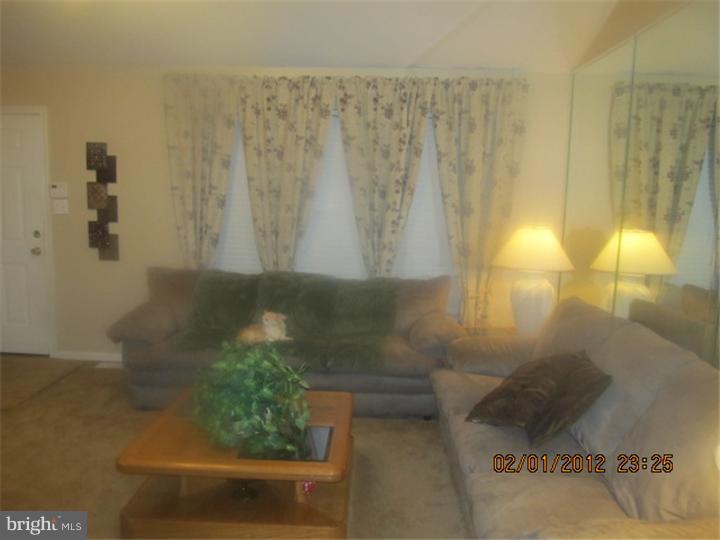 559 Church Road Sicklerville, NJ 08081 - Photo 7 of 20 Living Room