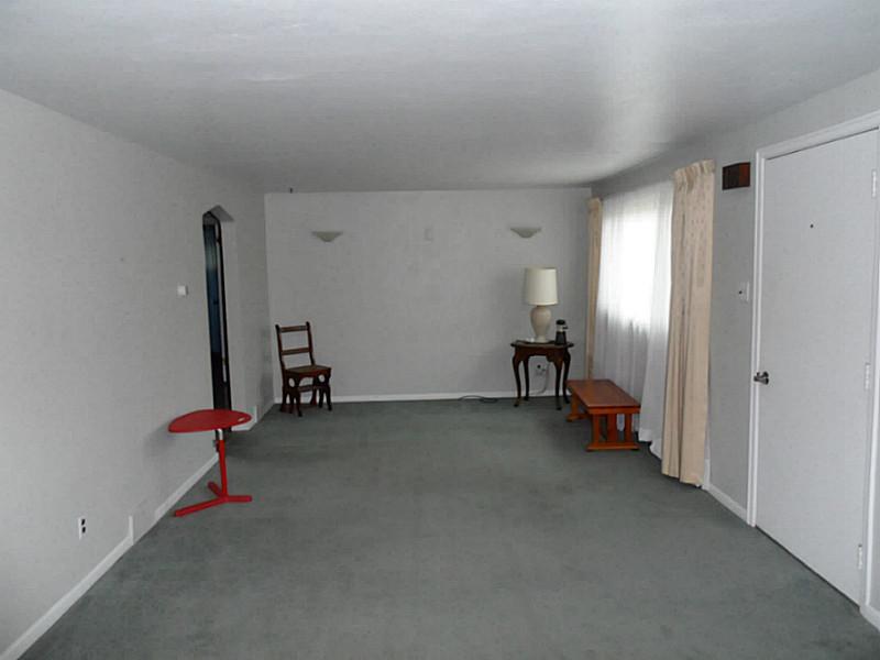 2205 Forest Grove Road Coraopolis, PA 15108 - Photo 3 of 11 Family Room.