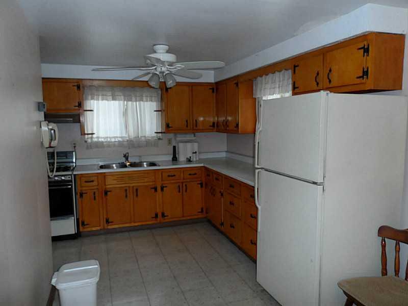 2205 Forest Grove Road Coraopolis, PA 15108 - Photo 4 of 11 Kitchen.