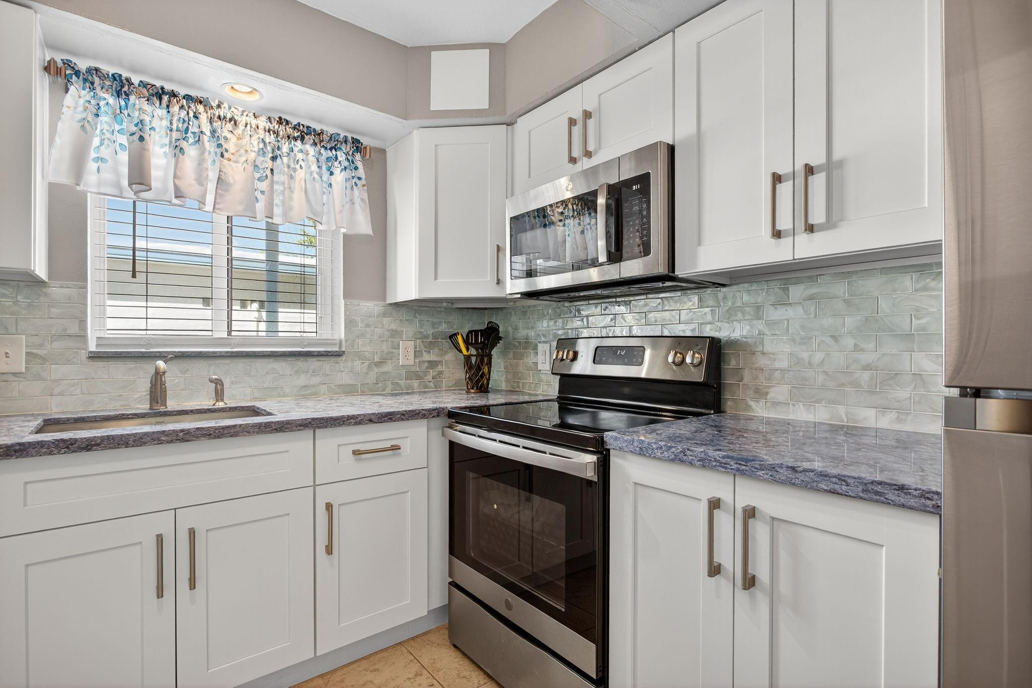 3201 Southeast 12th Street, Unit C2 Pompano Beach, FL 33062 - Photo 11 of 57 Photo 11