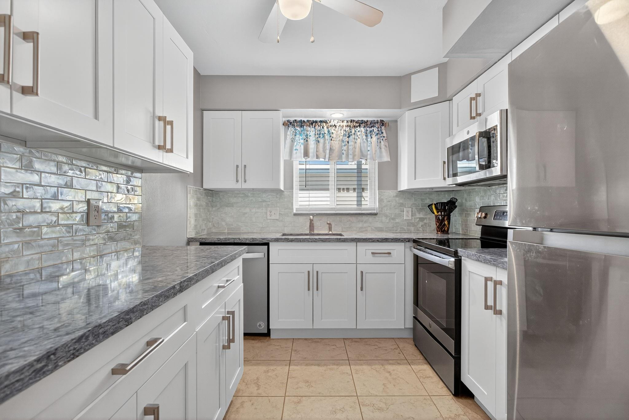 3201 Southeast 12th Street, Unit C2 Pompano Beach, FL 33062 - Photo 9 of 57 Photo 9