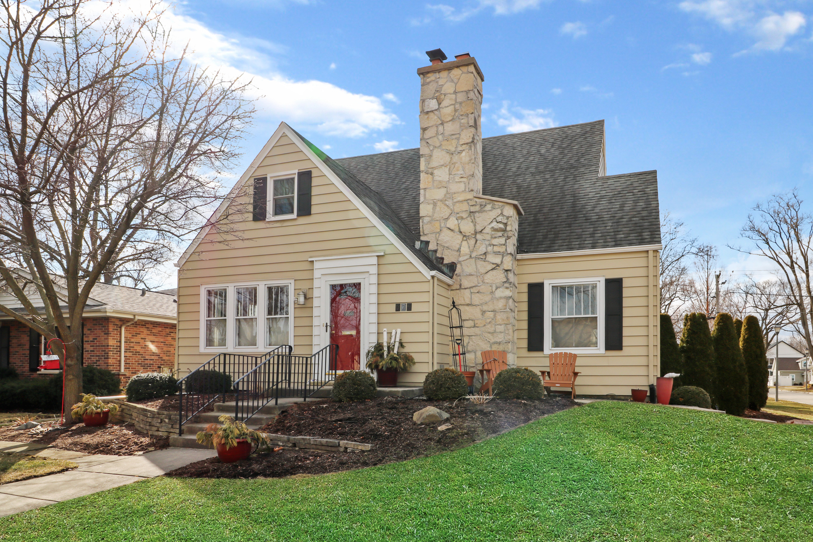 674 Spring Road Elmhurst, IL 60126 - Photo 2 of 2