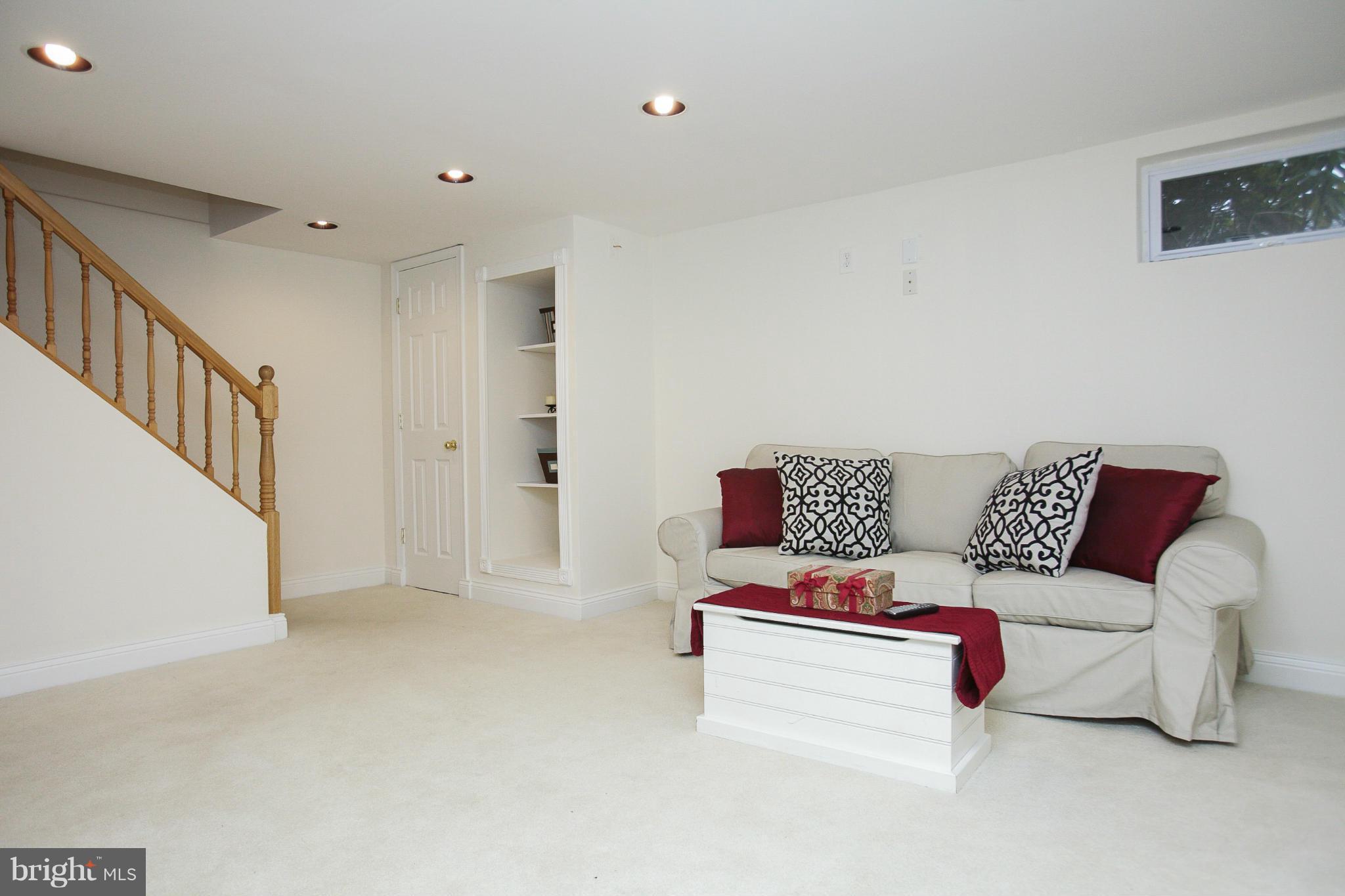 309 Overbrook Road Baltimore, MD 21212 - Photo 20 of 26 a living room with furniture and a couch