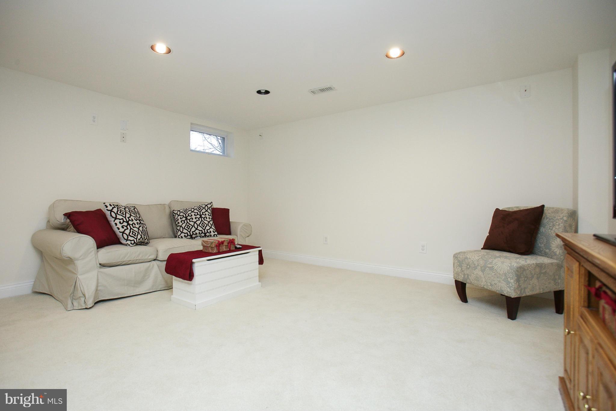 309 Overbrook Road Baltimore, MD 21212 - Photo 22 of 26 a living room with furniture and a couch