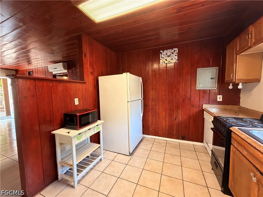 1935 Ricardo Avenue Fort Myers, FL 33901 - Photo 6 of 14