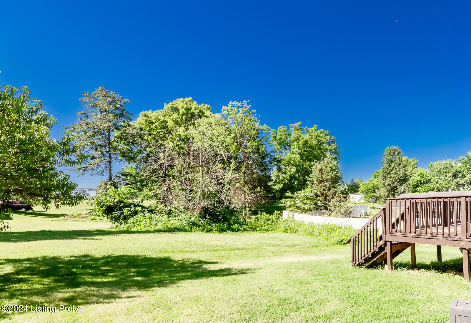 5114 Queens Castle Road Louisville, KY 40229 - Photo 23 of 26 Backyard