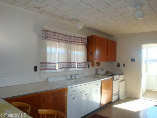 4739 Sandy Camp Road High Point, NC 27265 - Photo 5 of 11 Kitchen.