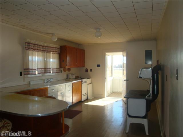 4739 Sandy Camp Road High Point, NC 27265 - Photo 6 of 11 Kitchen.