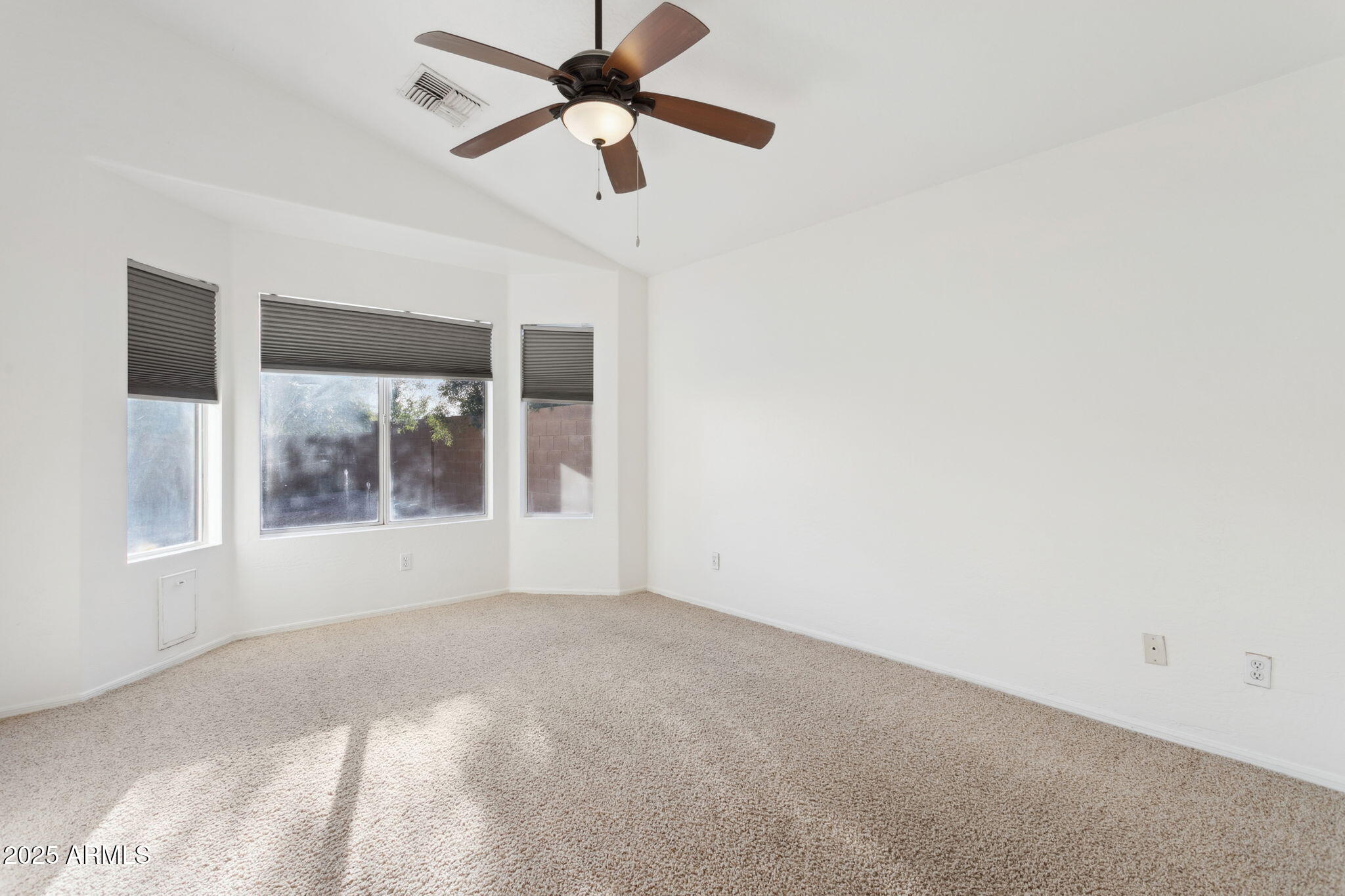 3101 East Wagoner Road Phoenix, AZ 85032 - Photo 17 of 32 Large primary bedroom