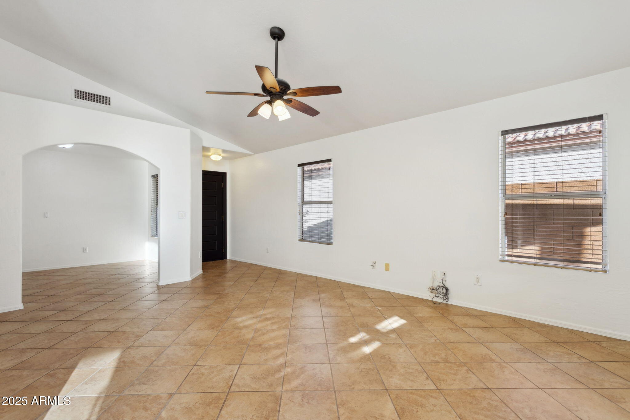 3101 East Wagoner Road Phoenix, AZ 85032 - Photo 8 of 32 Arches and charm