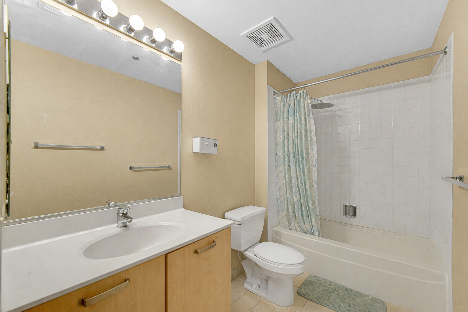 212 East Cullerton Street, Unit 811 Chicago, IL 60616 - Photo 11 of 18 a bathroom with a sink a toilet and shower