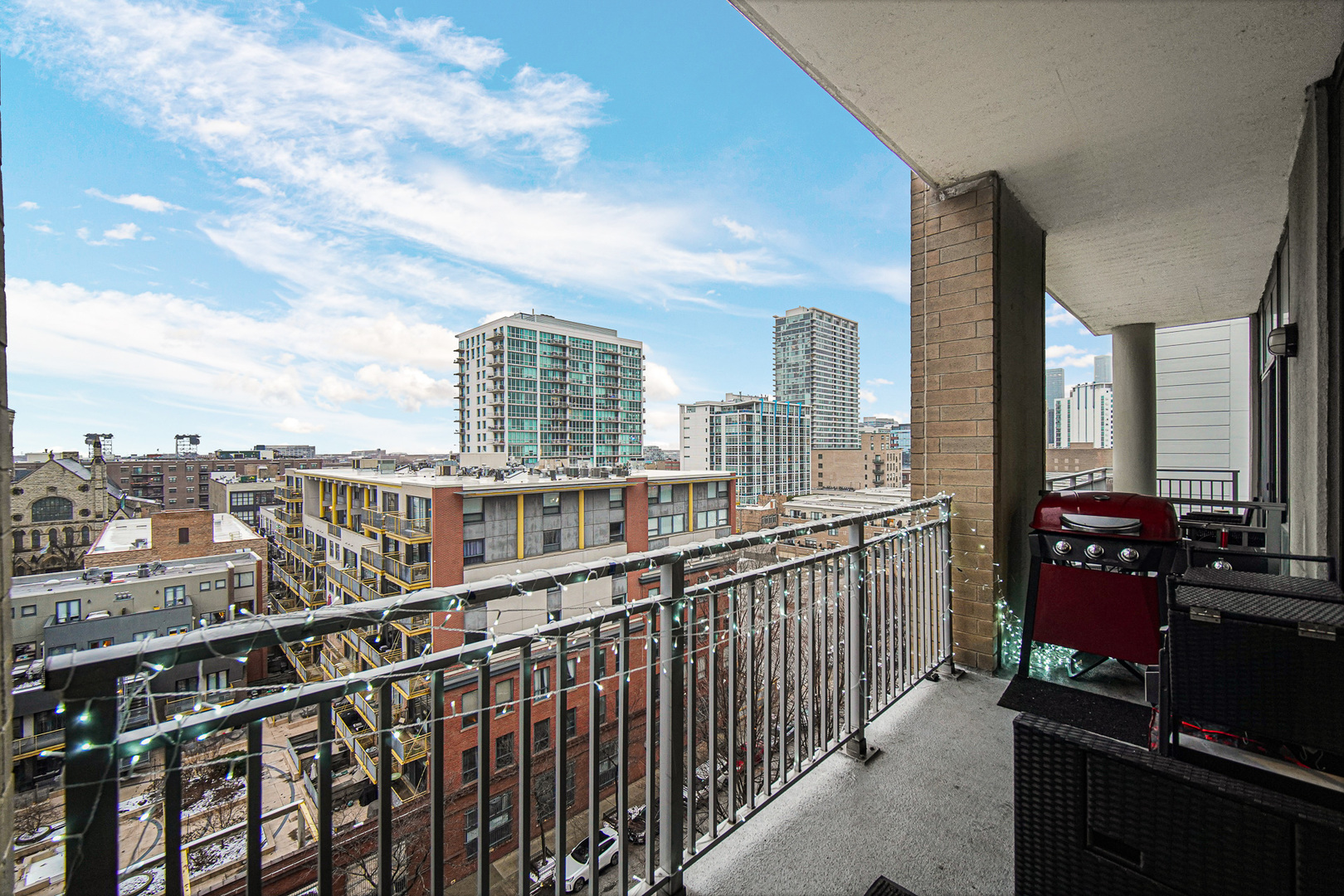 212 East Cullerton Street, Unit 811 Chicago, IL 60616 - Photo 13 of 18 a view of city from balcony