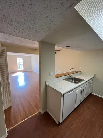 $1,250 | 1316 Aline Street, Unit 30, New Orleans, LA 70115