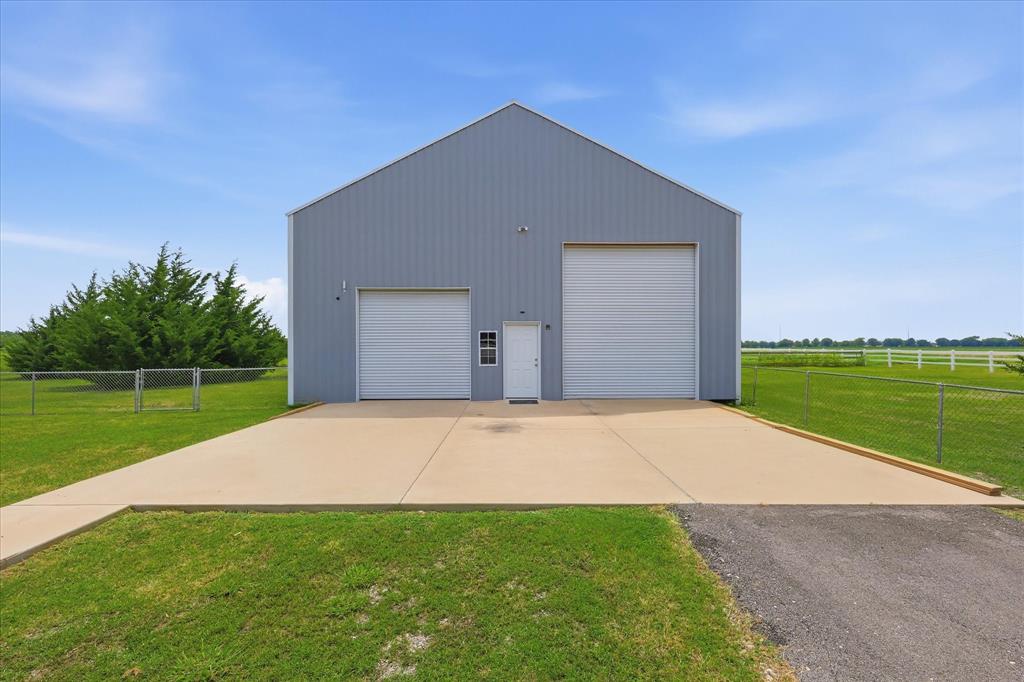 110 Highview Road Ennis, TX 75119 - Photo 4 of 40 Workshop