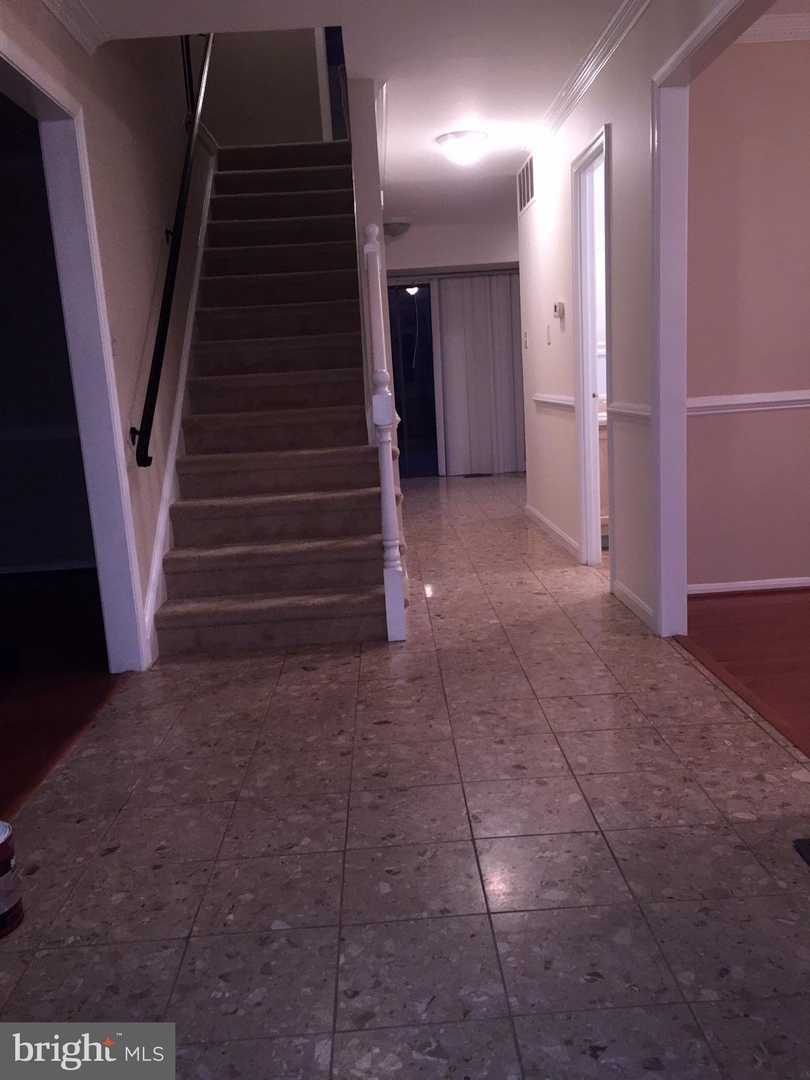 5205 Pumphrey Drive Fairfax, VA 22032 - Photo 3 of 29 Foyer