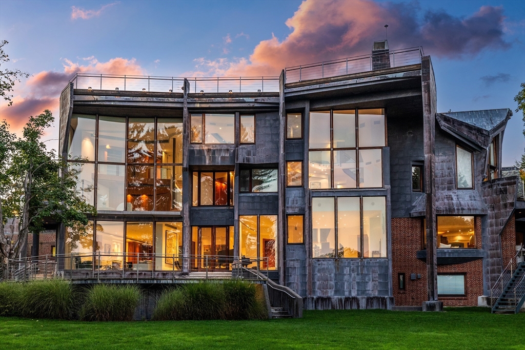 a view of building with yard and entertaining space
