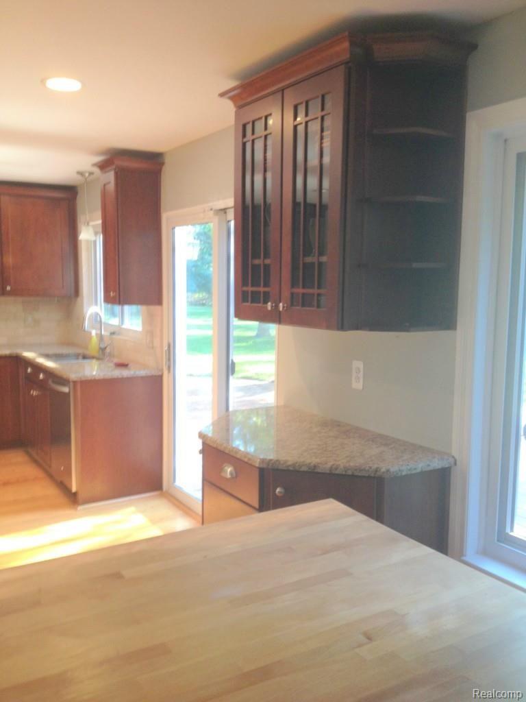 1378 West Fairview Lane Rochester, MI 48306 - Photo 7 of 25 IMG_1714.jpg
