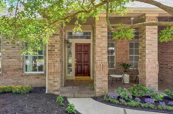 $499,000 | 46 East Hobbit Glen Drive, Conroe, TX 77384