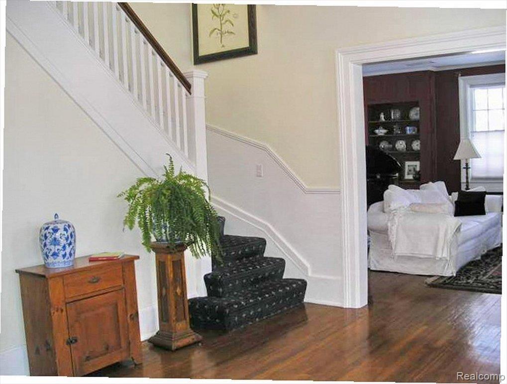 19481 Beverly Road Franklin, MI 48025 - Photo 2 of 17 Foyer