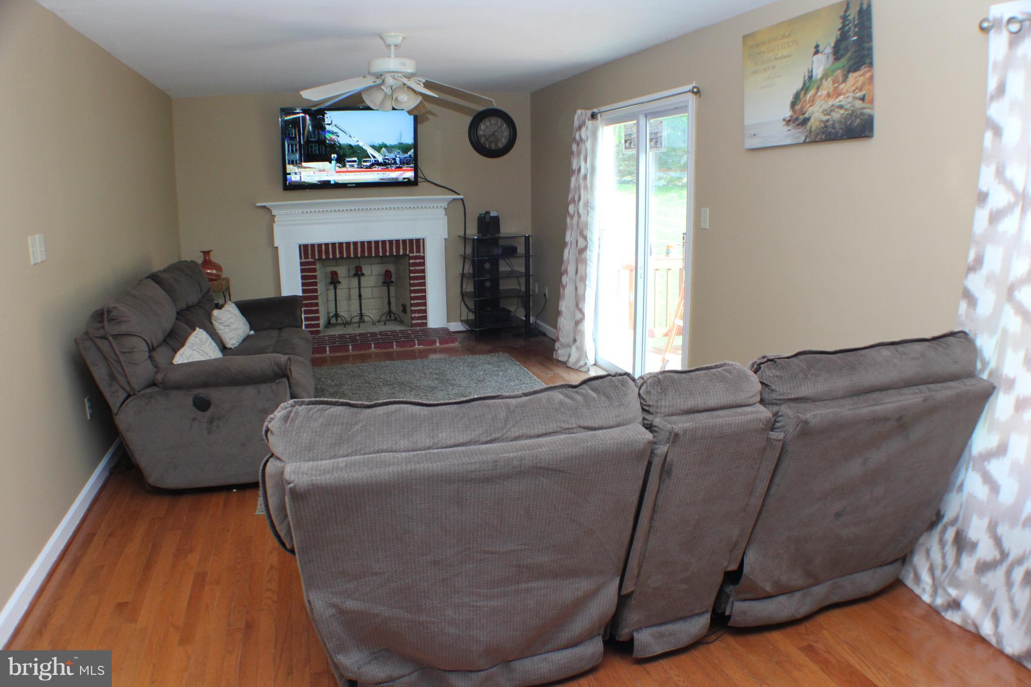 9201 Bluefield Road Bowie, MD 20721 - Photo 10 of 17 Family Room