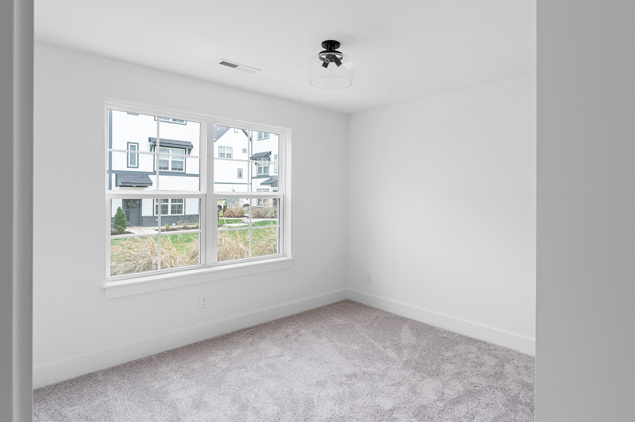 708 North Dupont Avenue Madison, TN 37115 - Photo 20 of 28 an empty room with windows