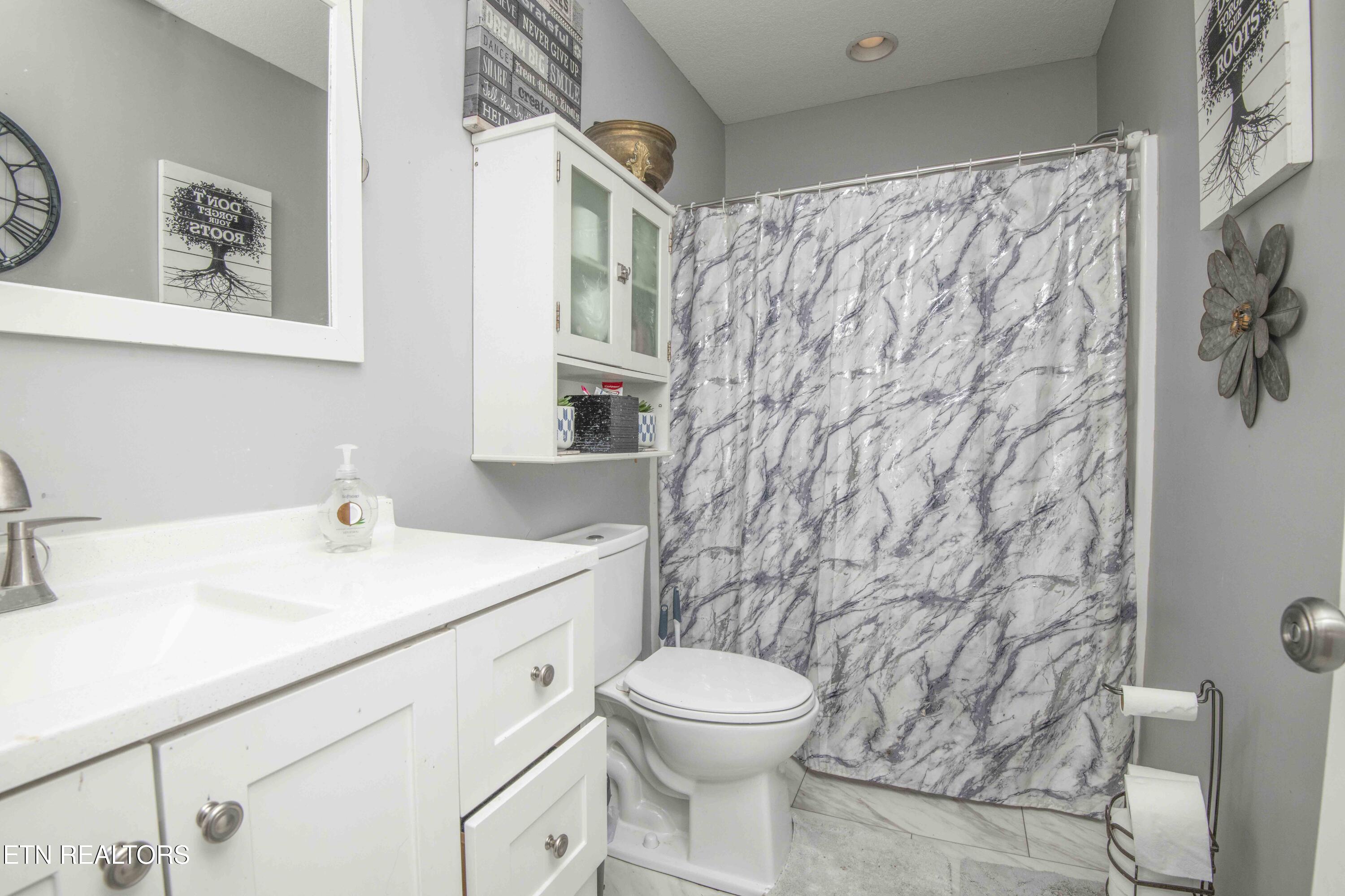 8532 Three Points Road Knoxville, TN 37924 - Photo 16 of 28 bath_1
