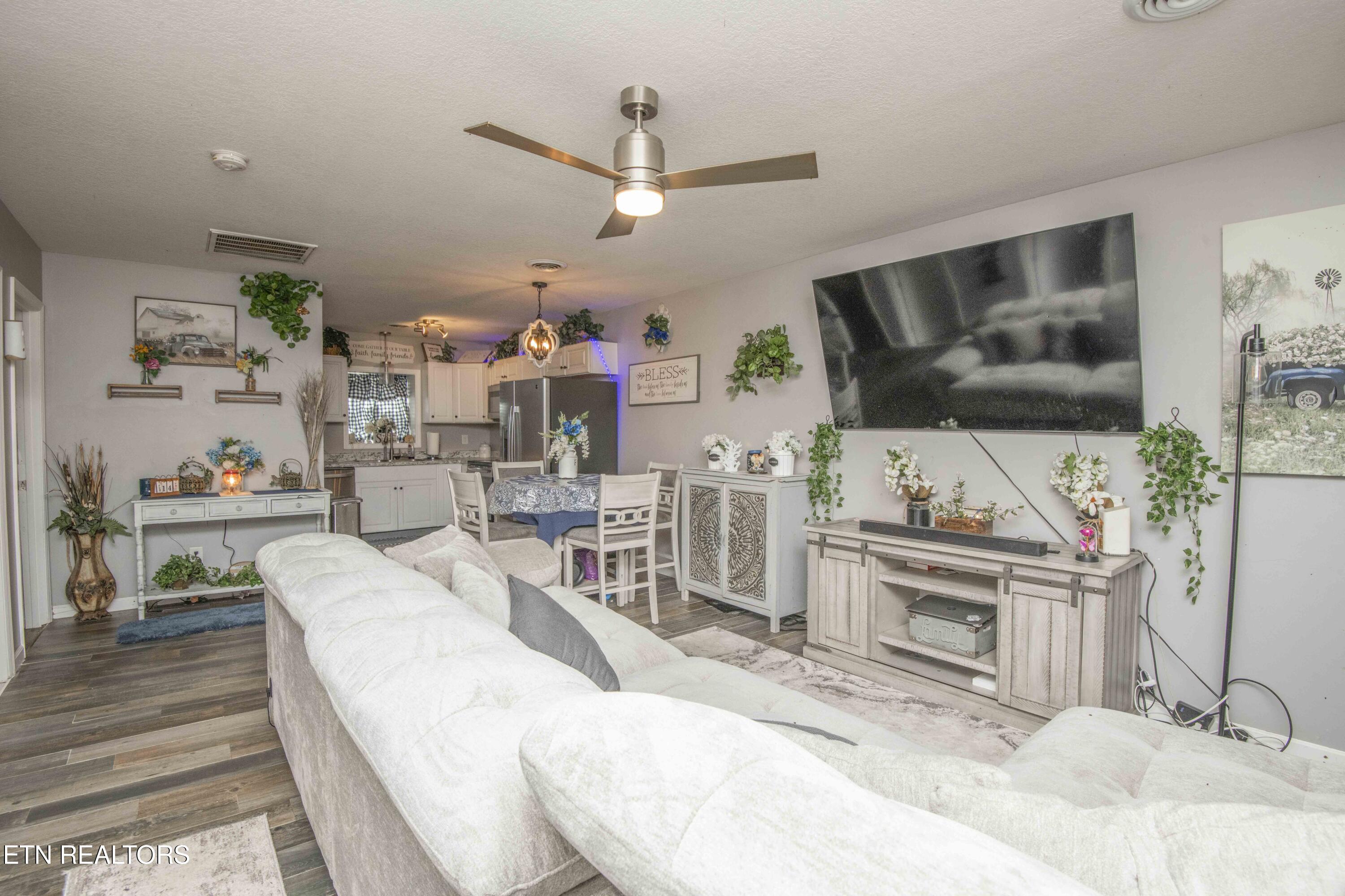 8532 Three Points Road Knoxville, TN 37924 - Photo 4 of 28 living_1