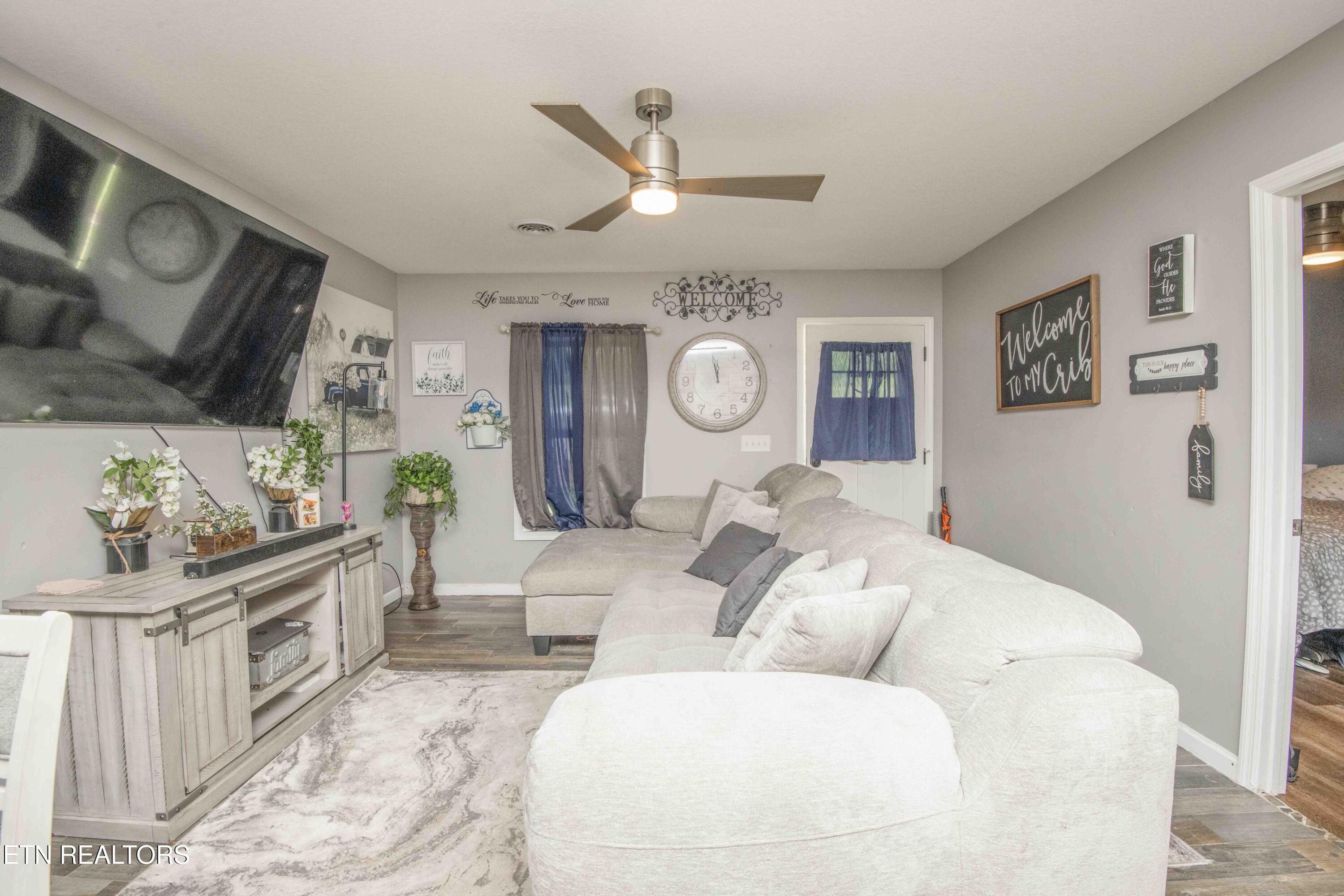 8532 Three Points Road Knoxville, TN 37924 - Photo 6 of 28 living 3_1