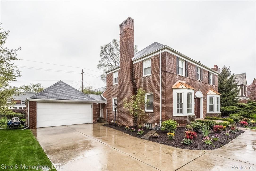 843 Pemberton Road Grosse Pointe, MI 48230 - Photo 3 of 52 003-Front_View-4106405-medium.jpg