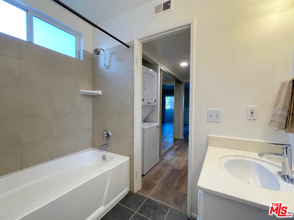 25825 Tournament Road, Unit I16 Valencia, CA 91355 - Photo 5 of 15 Gallery Image 5