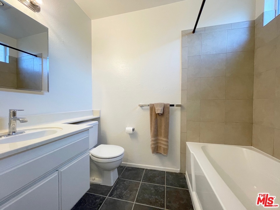25825 Tournament Road, Unit I16 Valencia, CA 91355 - Photo 6 of 15 Gallery Image 6