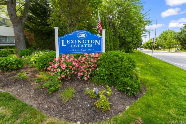 $304,999 | 200 Lexington Avenue, Unit 12E, Oyster Bay, NY 11771