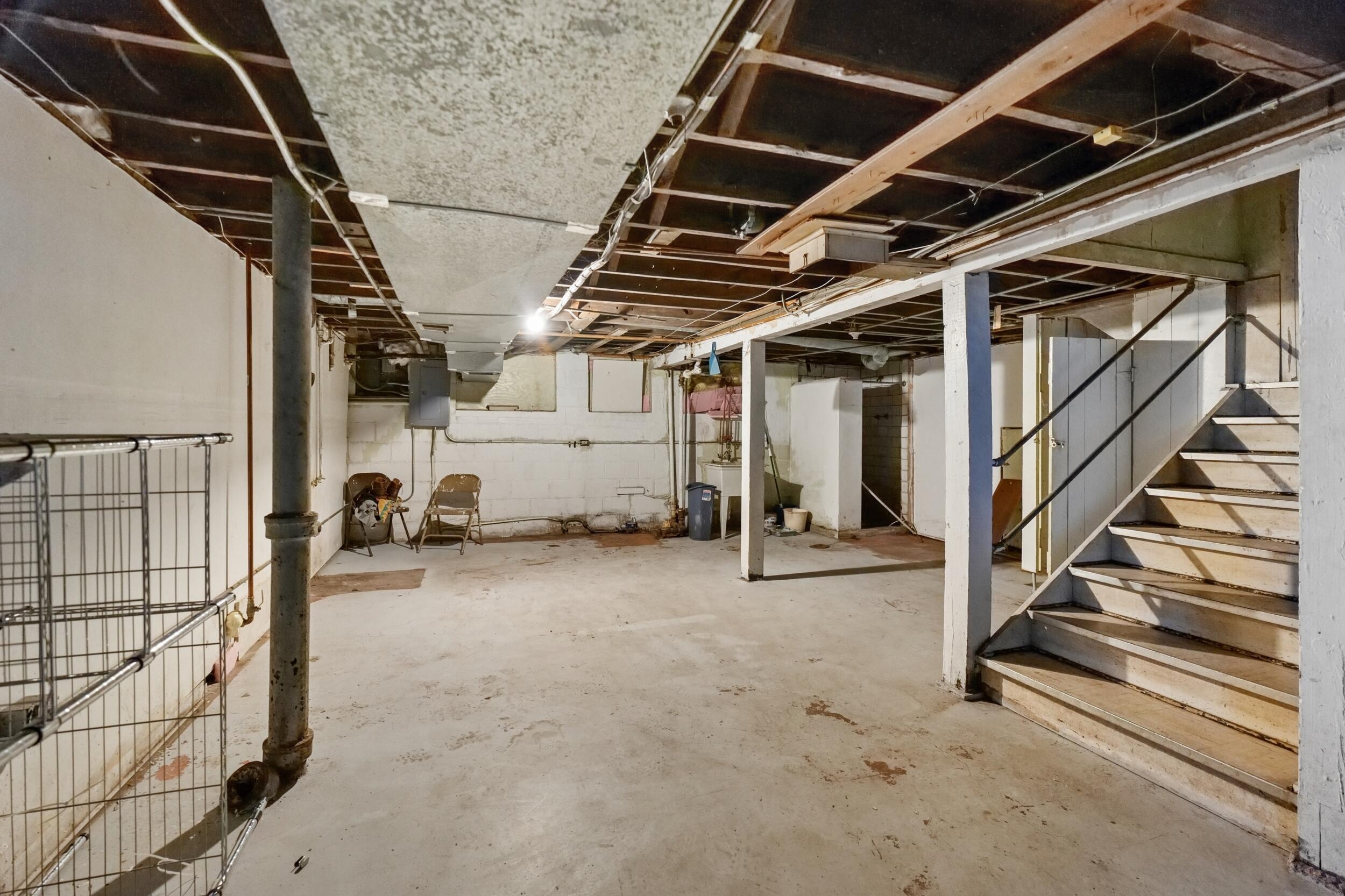 568 Johnson Street Gary, IN 46402 - Photo 18 of 24 2500x1666