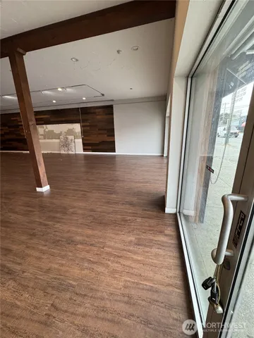 $2,500 | 10326 Aurora Avenue North, Seattle, WA 98133