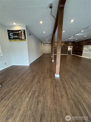 $2,500 | 10326 Aurora Avenue North, Seattle, WA 98133