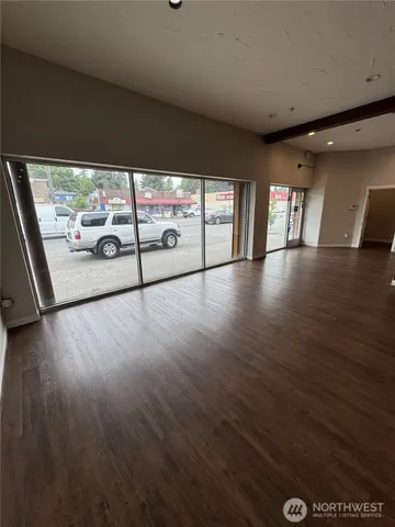 $2,500 | 10326 Aurora Avenue North, Seattle, WA 98133