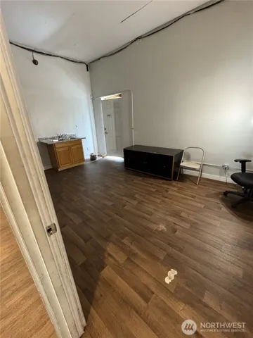 $2,500 | 10326 Aurora Avenue North, Seattle, WA 98133