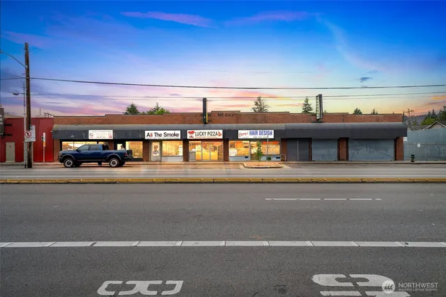 $2,500 | 10326 Aurora Avenue North, Seattle, WA 98133