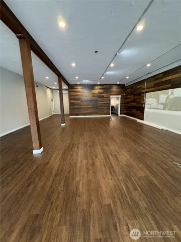 $2,500 | 10326 Aurora Avenue North, Seattle, WA 98133