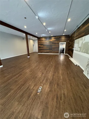 $2,500 | 10326 Aurora Avenue North, Seattle, WA 98133