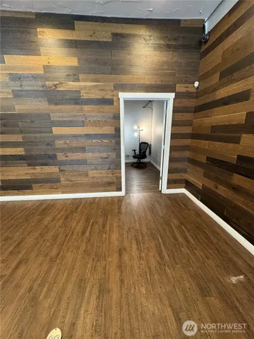 $2,500 | 10326 Aurora Avenue North, Seattle, WA 98133