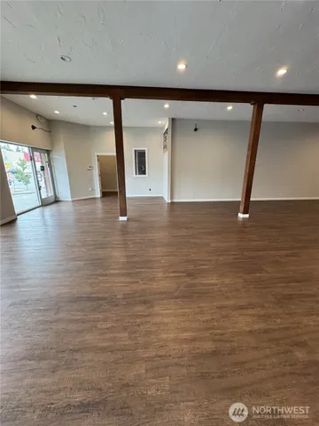 $2,500 | 10326 Aurora Avenue North, Seattle, WA 98133