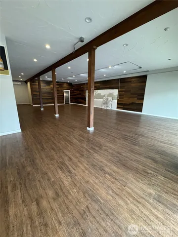 $2,500 | 10326 Aurora Avenue North, Seattle, WA 98133