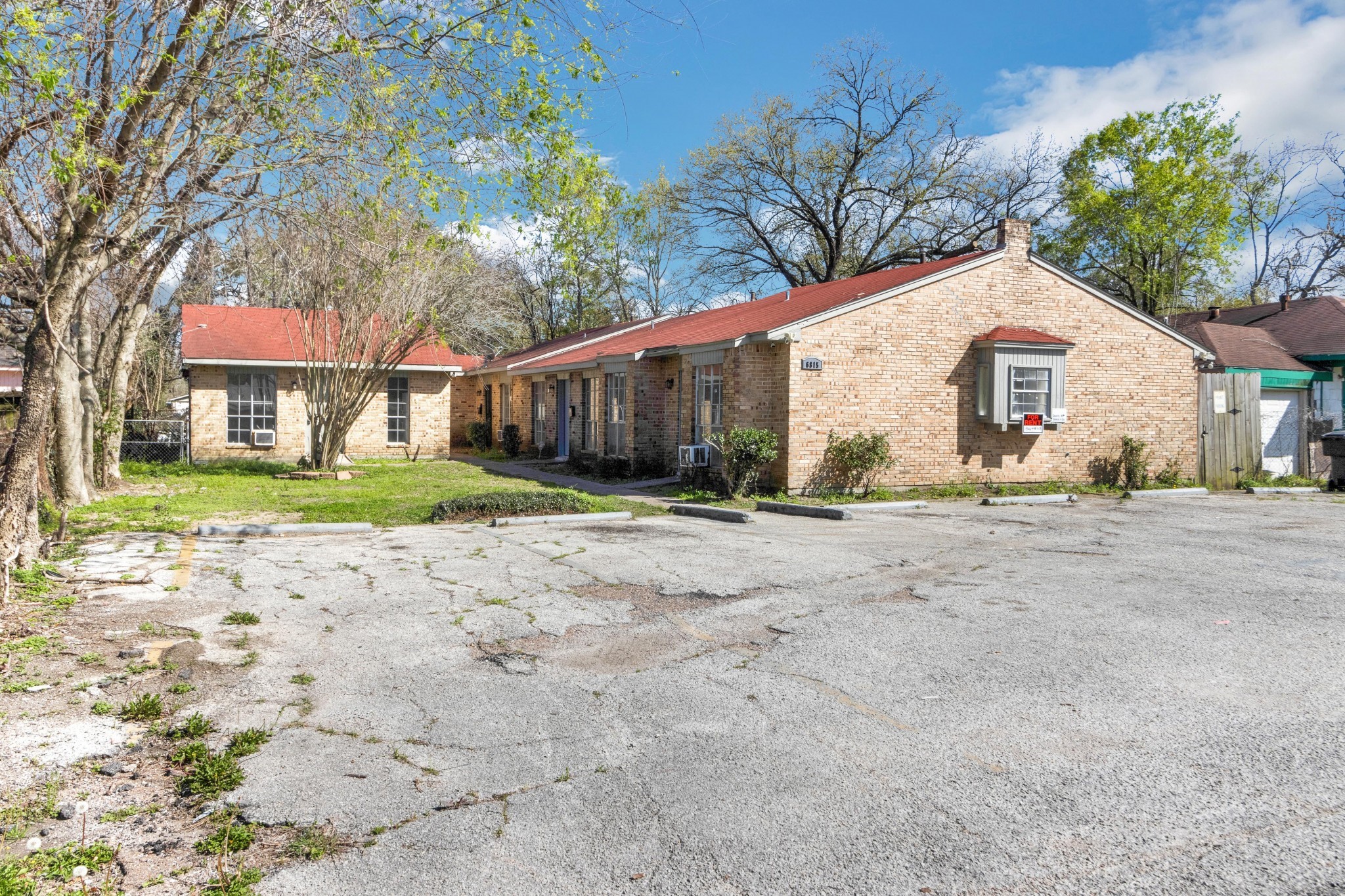 6815 Beachwood Street, Unit 1 Houston, TX 77021 - Photo 3 of 20 a view of a house with a yard