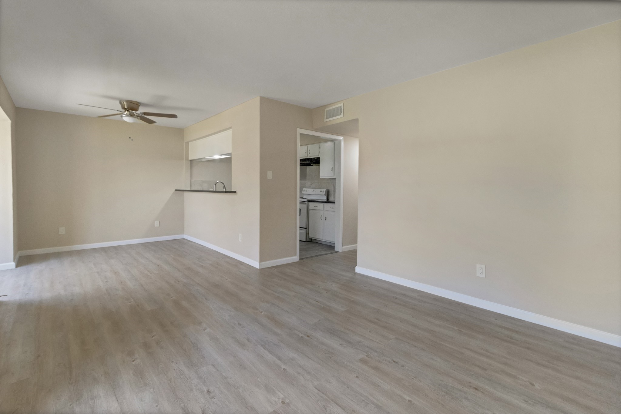 6815 Beachwood Street, Unit 1 Houston, TX 77021 - Photo 4 of 20 a view of empty room with wooden floor