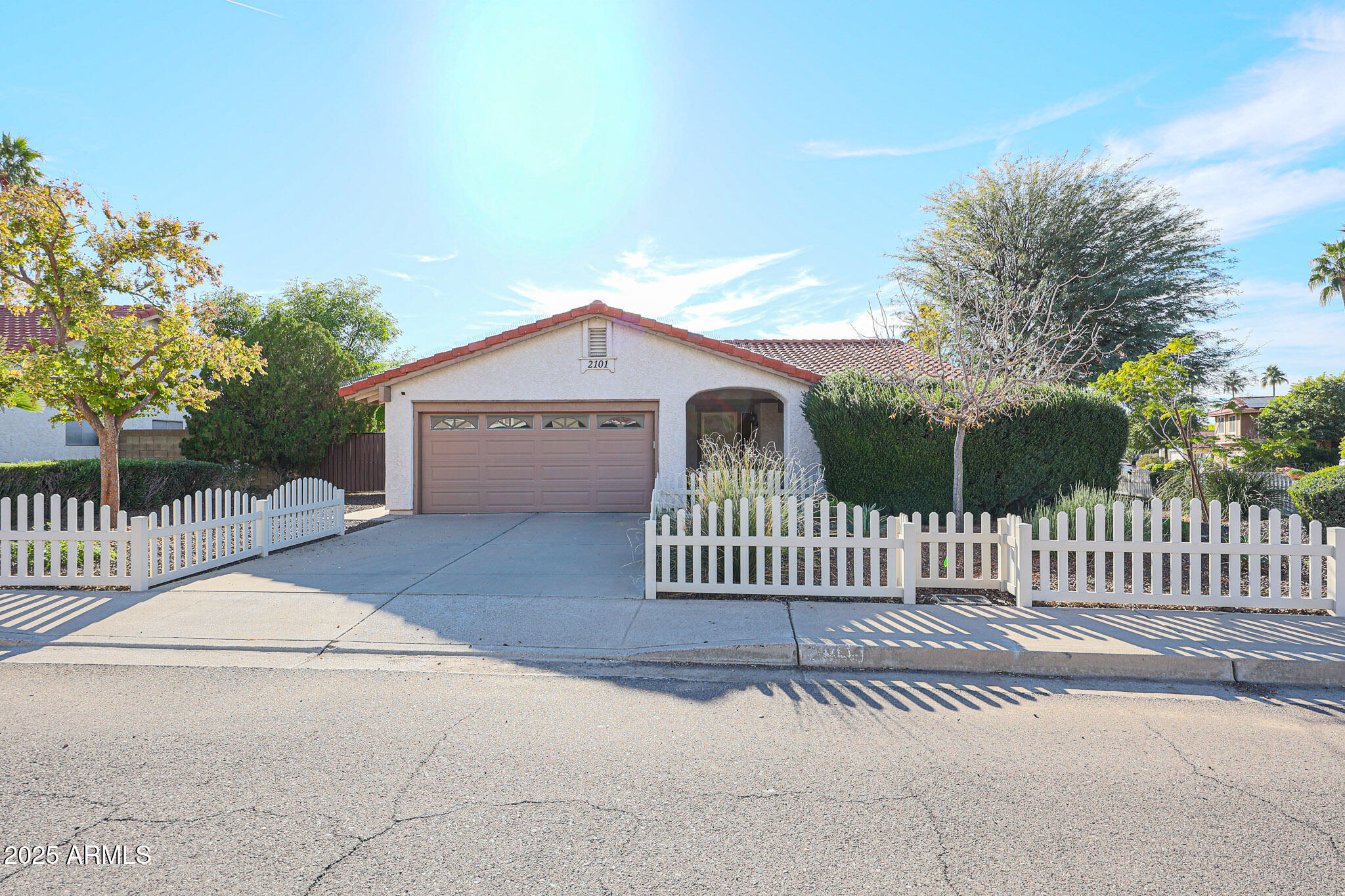 2101 East Redfield Road Phoenix, AZ 85022 - Photo 2 of 43 Charming White Picket Fence