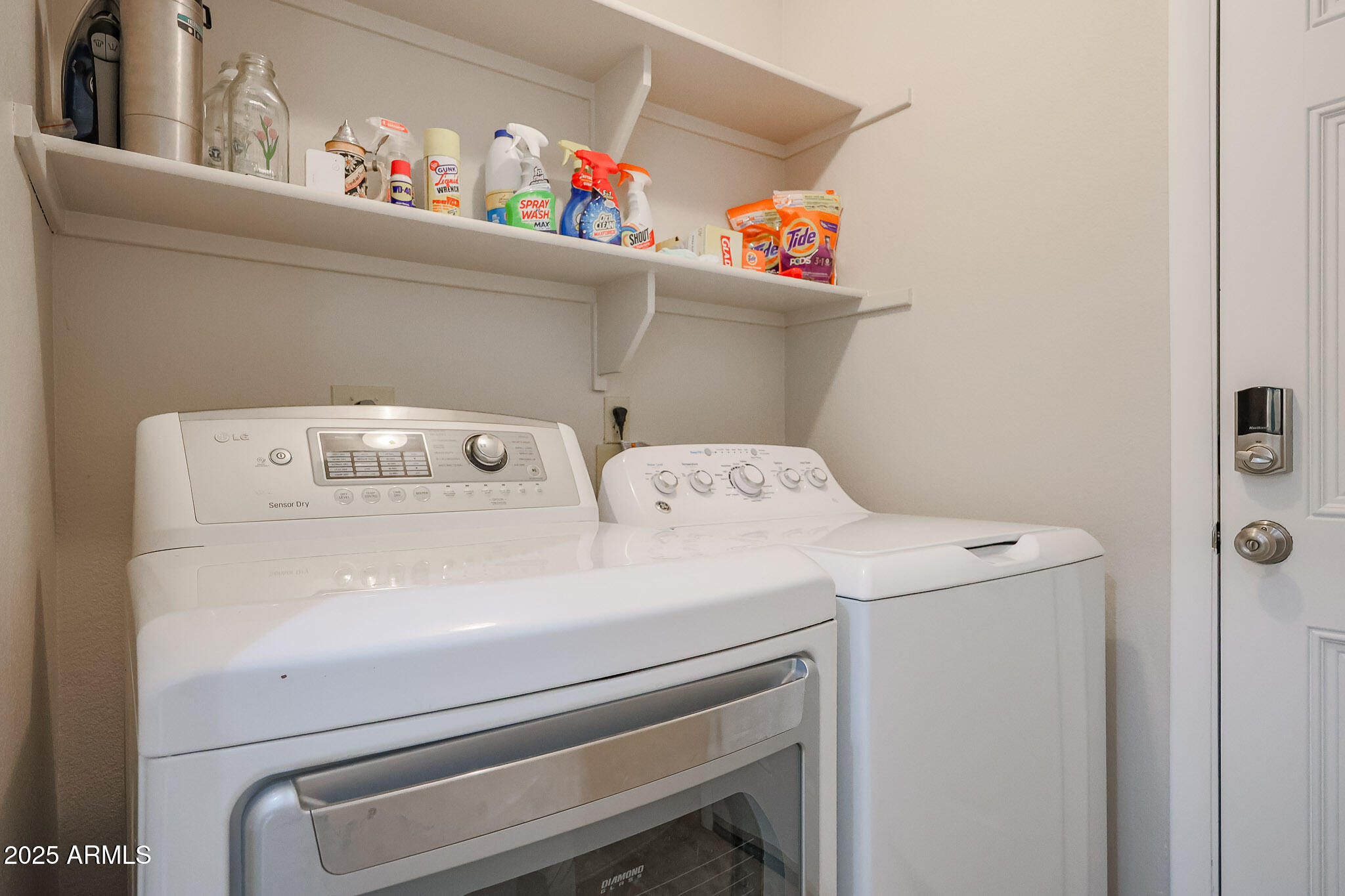 2101 East Redfield Road Phoenix, AZ 85022 - Photo 32 of 43 Laundry